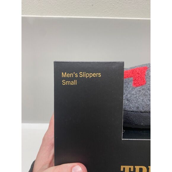 True Religion Men’s Grey and Red Logo Slip On House Slipper’s Size Small (7-8) - Picture 6 of 6